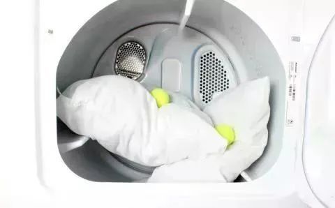 羽绒服机洗不爆炸_干洗羽绒服注意事项_羽绒服机洗可能爆炸?这些年都穿错了
