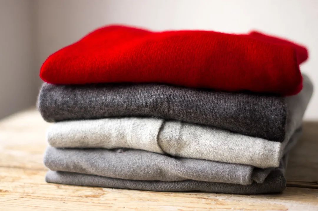 羽绒服机洗可能爆炸?这些年都穿错了_羽绒服水洗方法_羽绒服清洗注意事项