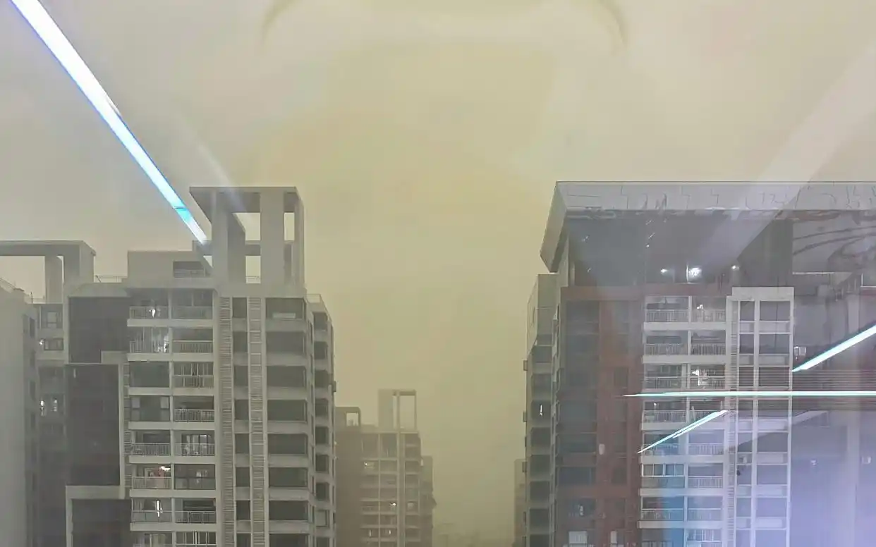 强对流天气现象分析_上海暴雨 白昼瞬间变黑夜_飑线过境天空变黑