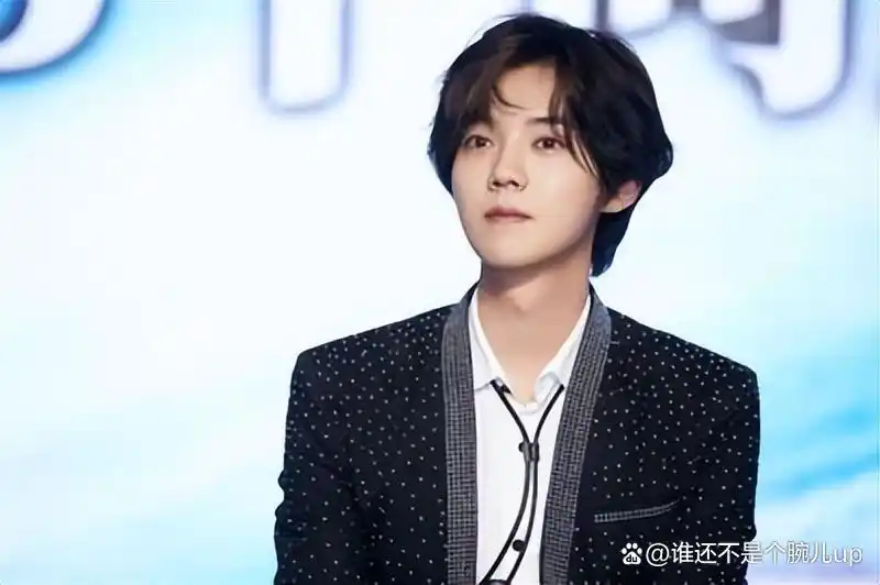 吴亦凡鹿晗的照片大全_鹿晗生日现状_鹿晗家世背景