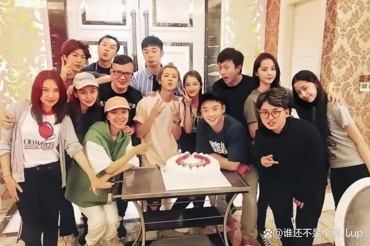 吴亦凡鹿晗的照片大全_鹿晗家世背景_鹿晗生日现状