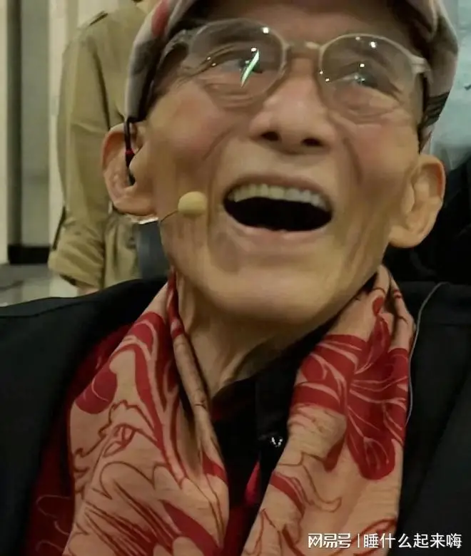 92岁游本昌济公剧组重聚_92岁游本昌回应入住养老院_游本昌退休原因与妻子杨慧华