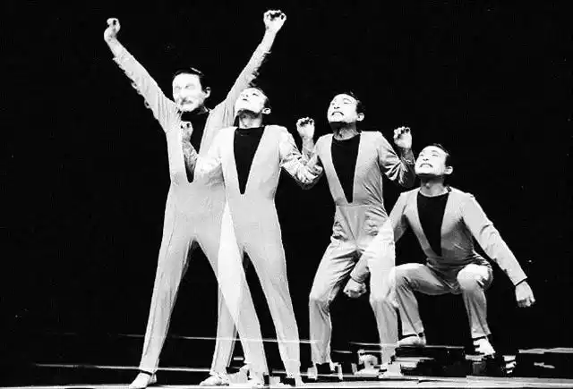 小伙模仿济公爆火 是游本昌亲传弟子_游本昌跑龙套经历_游本昌济公故事