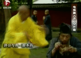 小伙模仿济公爆火 是游本昌亲传弟子_真人版少年歌行忘忧大师 游本昌 济公表演艺术家