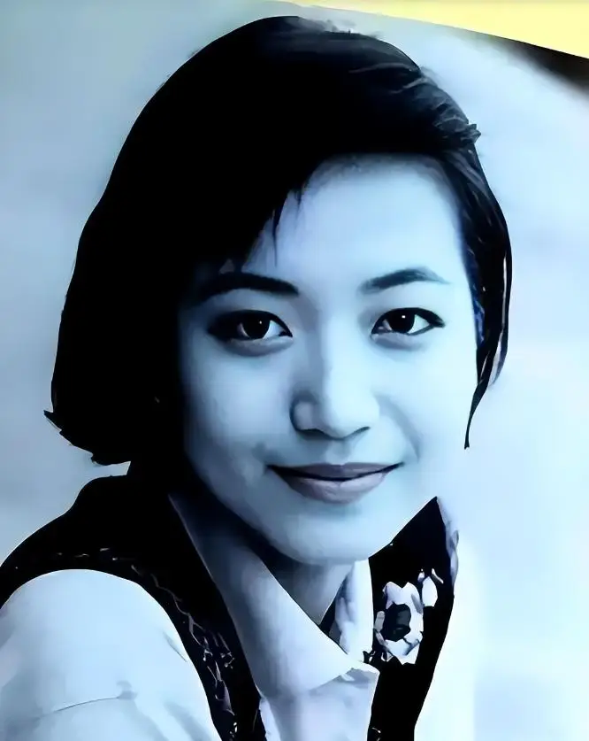 央视主持人贺红梅_cctv晚间新闻档目女主持人姓名_贺红梅导播失误事件