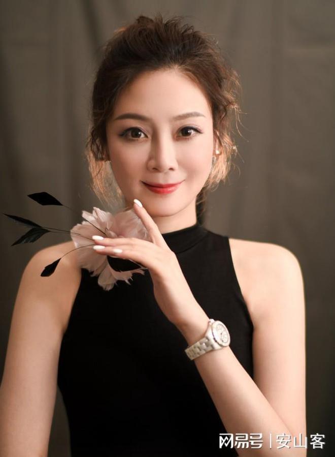 cctv晚间新闻档目女主持人姓名_广东广播电视台主持人_广东卫视主持人