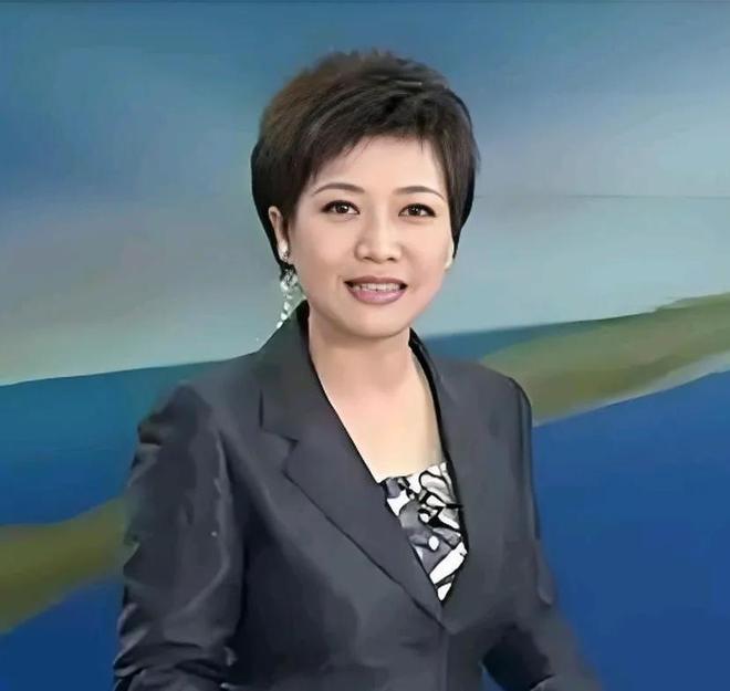 央视贺红梅 主持生涯 转岗幕后_cctv晚间新闻档目女主持人姓名