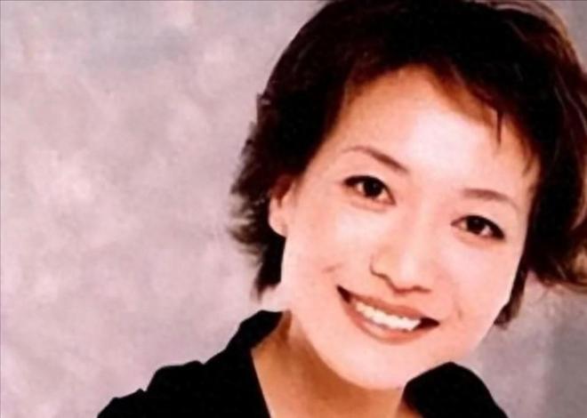 央视贺红梅 主持生涯 转岗幕后_cctv晚间新闻档目女主持人姓名