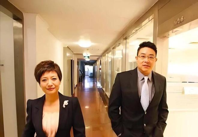 央视贺红梅 主持生涯 转岗幕后_cctv晚间新闻档目女主持人姓名