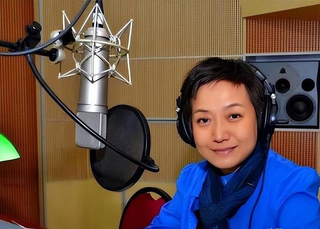 央视贺红梅 主持生涯 转岗幕后_cctv晚间新闻档目女主持人姓名