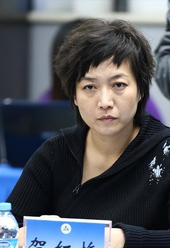 cctv晚间新闻档目女主持人姓名_央视贺红梅 主持生涯 转岗幕后