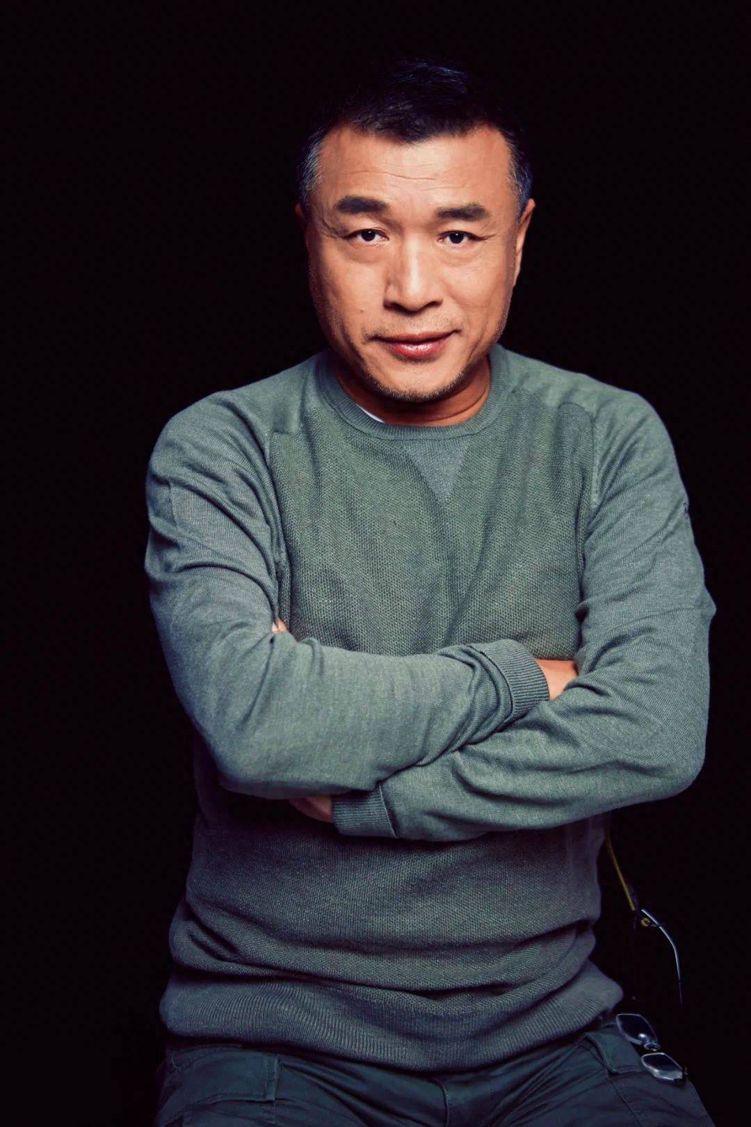 他创造了《士兵突击》《我的团长我的团》，却仍苛刻地审视自身