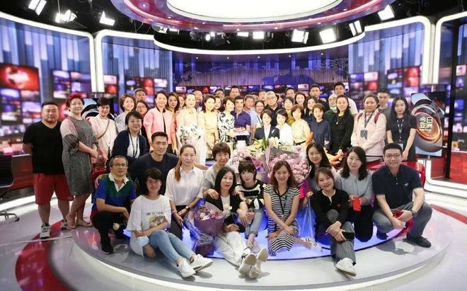 央视四套新闻一姐候选人_cctv晚间新闻档目女主持人姓名_王端端梦桐李红