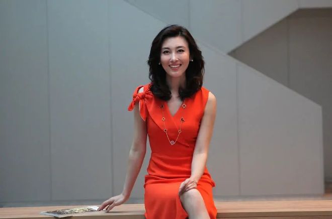 cctv晚间新闻档目女主持人姓名_央视四套新闻一姐候选人_王端端梦桐李红