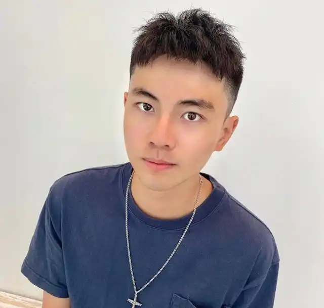 男生两边短发型_秋季男生发型推荐_90后男生发型两边推掉