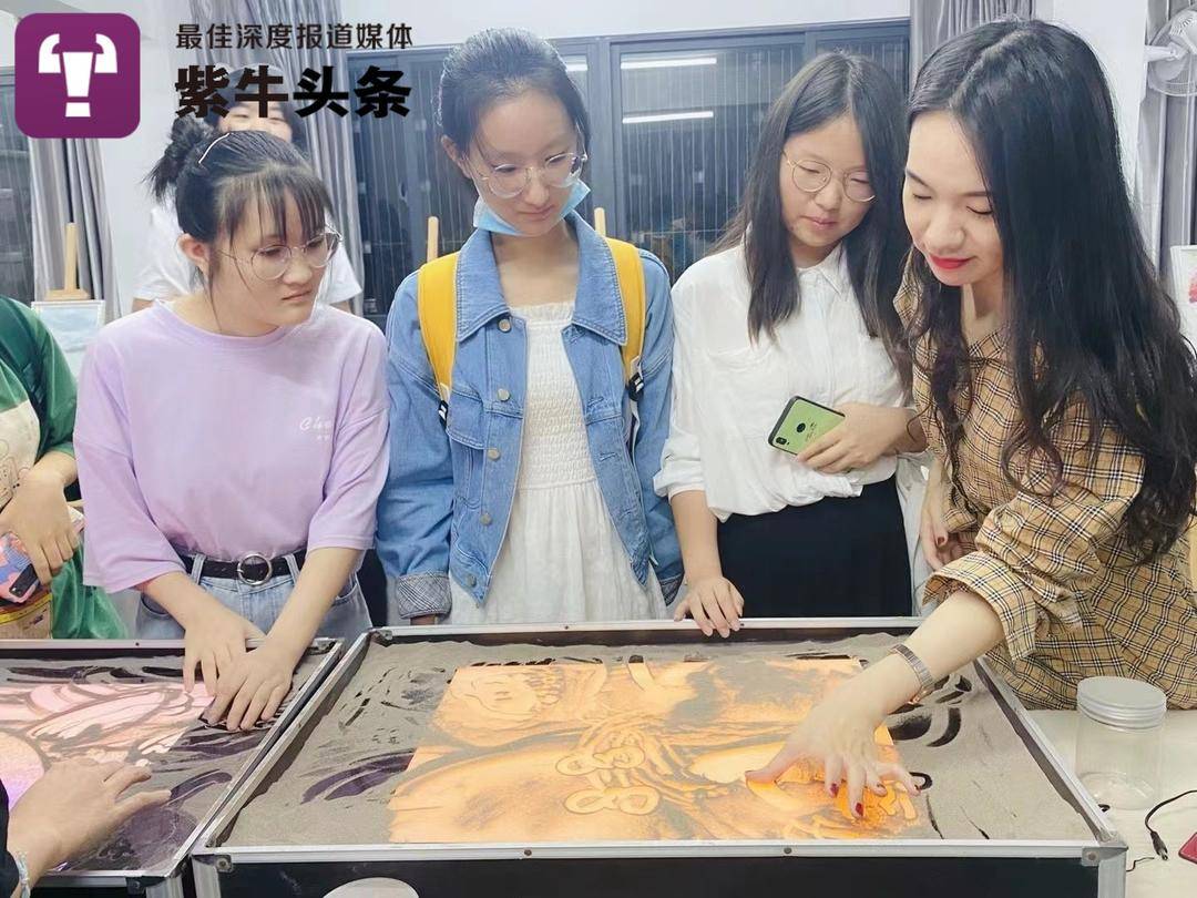 沙画师何素丹二十四节气沙画_北京沙画表演视频_沙画师何素丹人工智能沙画