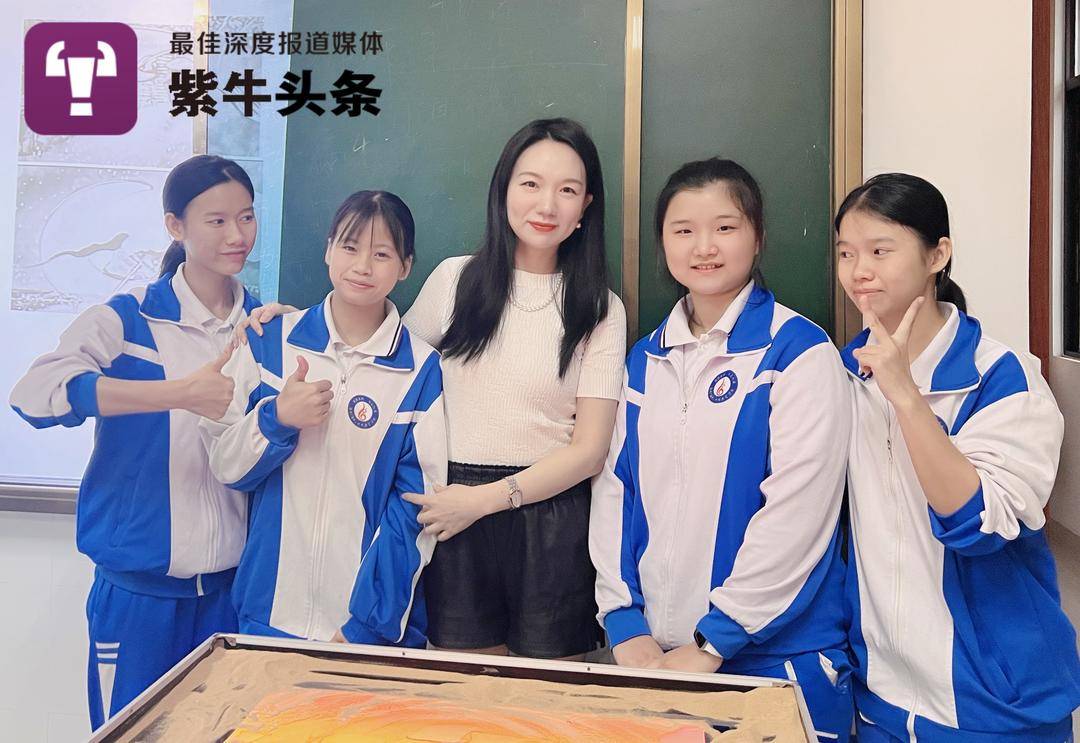 北京沙画表演视频_沙画师何素丹二十四节气沙画_沙画师何素丹人工智能沙画