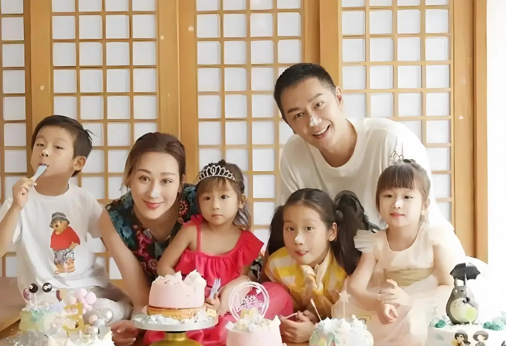 陈浩民近况_陈浩民脸部变化_56岁陈浩民现身福建街头显沧桑