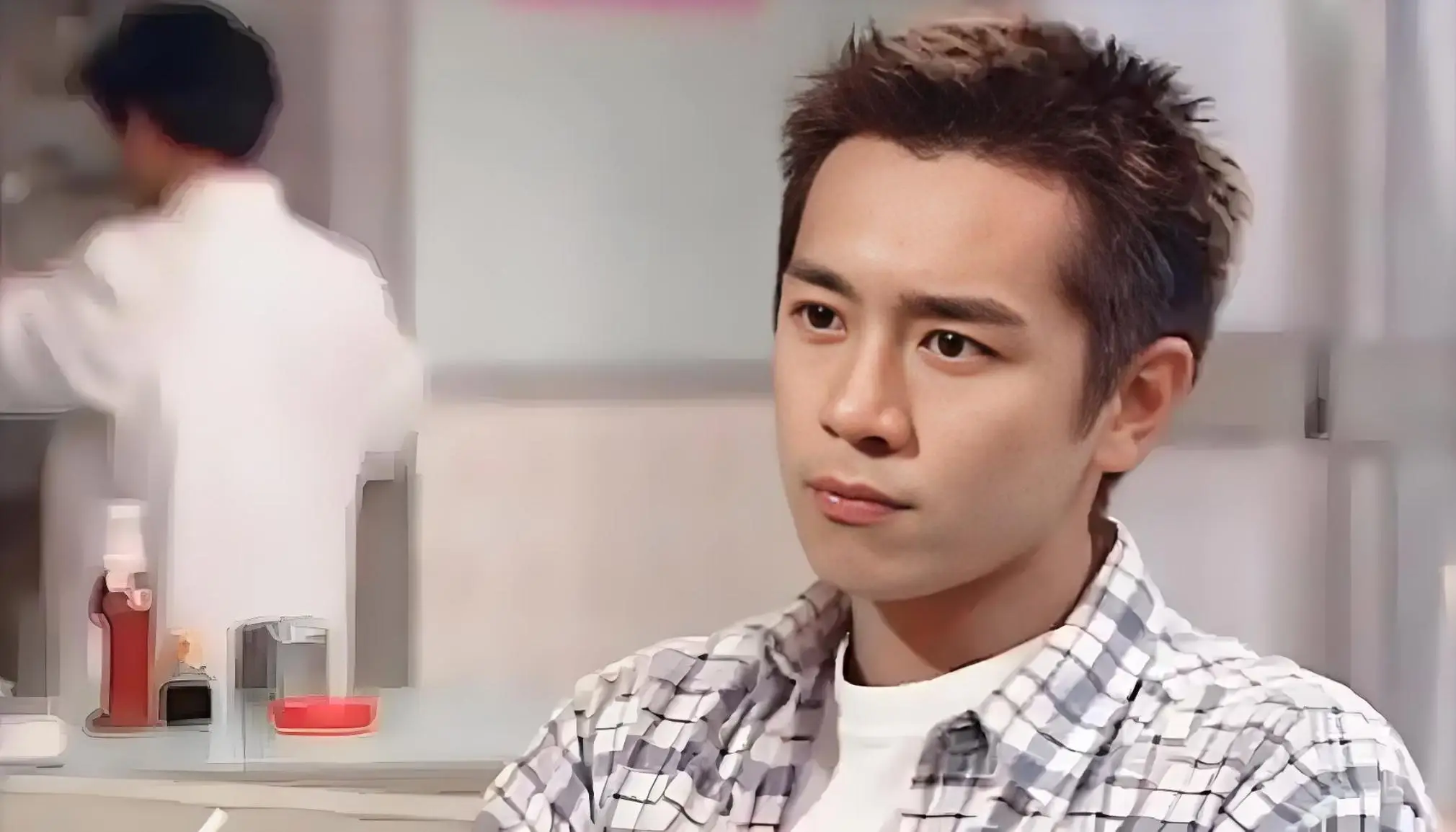 陈浩民脸部变化_陈浩民近况_56岁陈浩民现身福建街头显沧桑