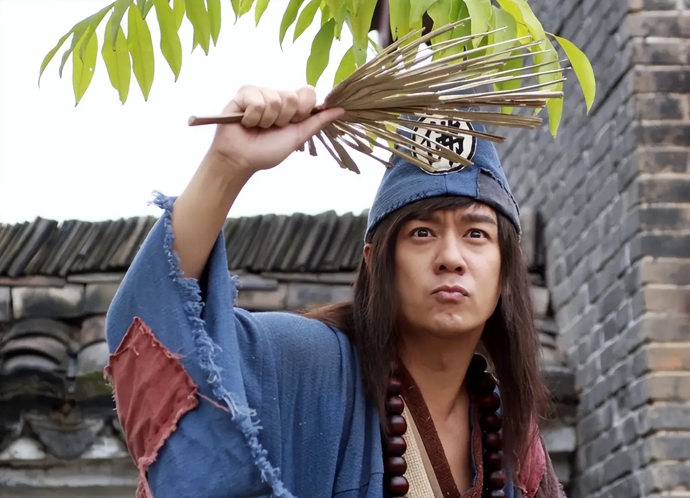 陈浩民脸部变化_陈浩民近况_56岁陈浩民现身福建街头显沧桑