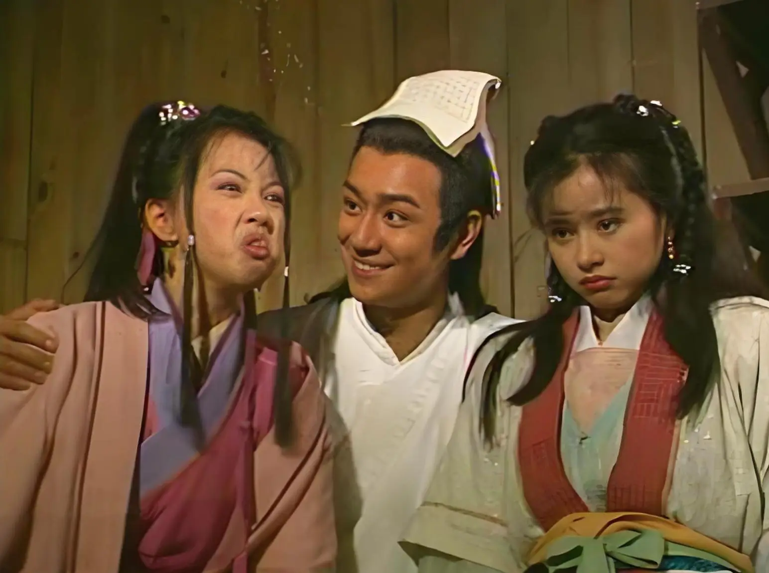 56岁陈浩民现身福建街头显沧桑_陈浩民近况_陈浩民脸部变化