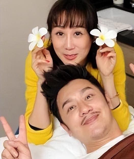 陈浩民医美前后对比_56岁陈浩民现身福建街头显沧桑_陈浩民不老男神