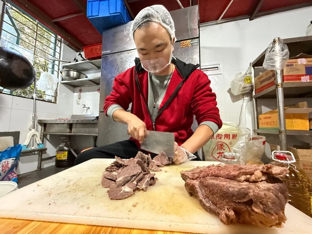 武汉一面馆爆火,有人跨省来吃面!“就是做了点微不足道的小事”