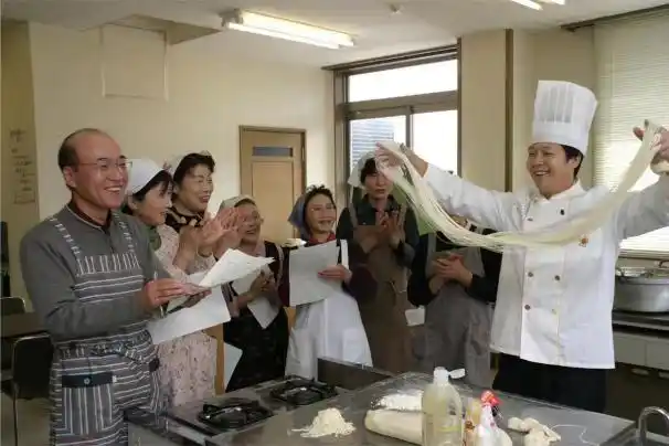 网红面馆经营困境_网红面馆如何回血_牛肉面馆一碗“管饱面”全网爆火