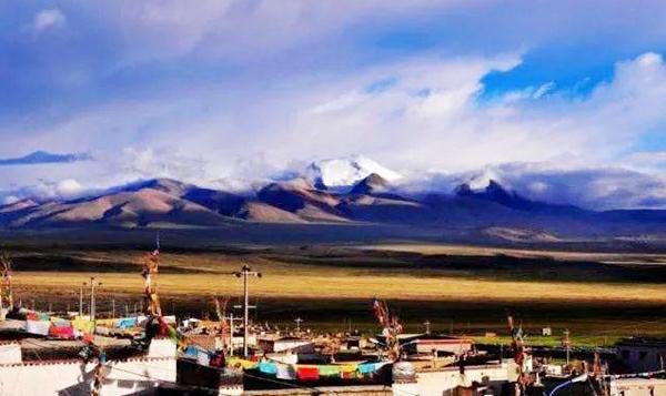 请为这个上海小伙的青春喝彩！大一参军驻守海岸，毕业后奔赴西藏当村官