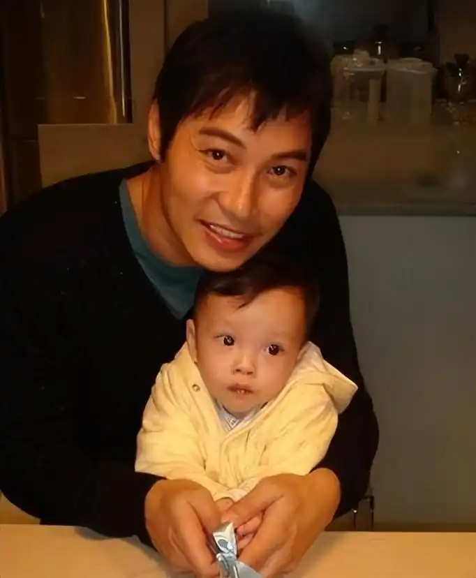 谭纪雄老婆_谭耀文 Fiona 娱乐圈婚姻忠贞