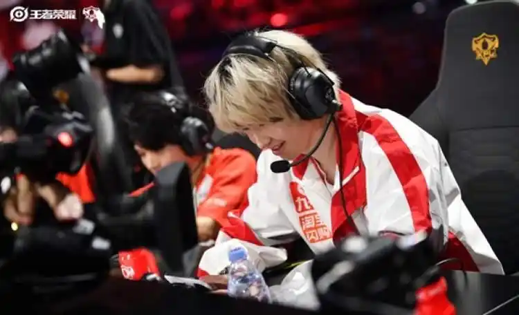 成都ag超玩会夺kpl年度总冠军_成都AG超玩会KPL夏季赛冠军_大帅MVP