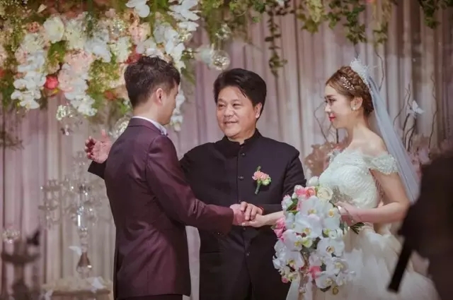 新娘晚装_为妈妈挑选婚礼服装_婚礼妈妈礼服推荐