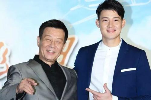 寇家瑞个人生活_寇家瑞父亲_寇世勋父子合照