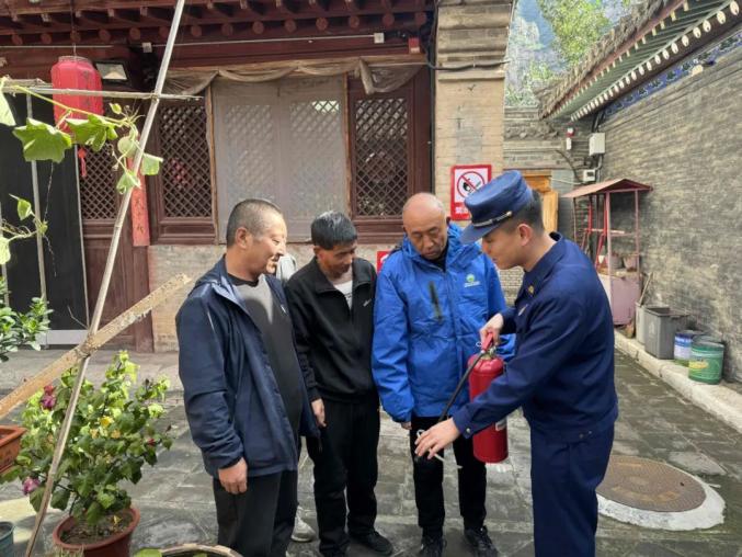 云冈大佛都被山西消防喊来上班_山西古建筑消防安全_山西觉山寺消防安全措施