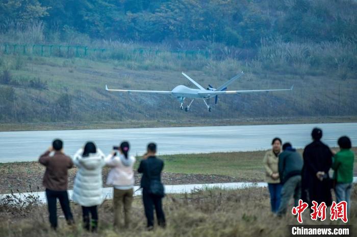 走进中航无人机活动_财经报道 翼龙_中航无人机生产基地介绍