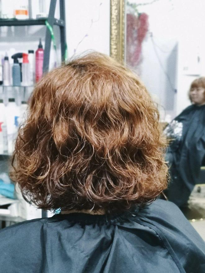 齐脖短发烫发教程_短发烫卷发型_短发烫发型图片