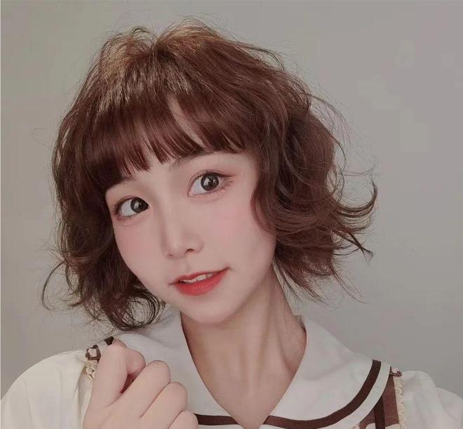 短发烫卷发型_齐脖短发烫发教程_短发烫发型图片