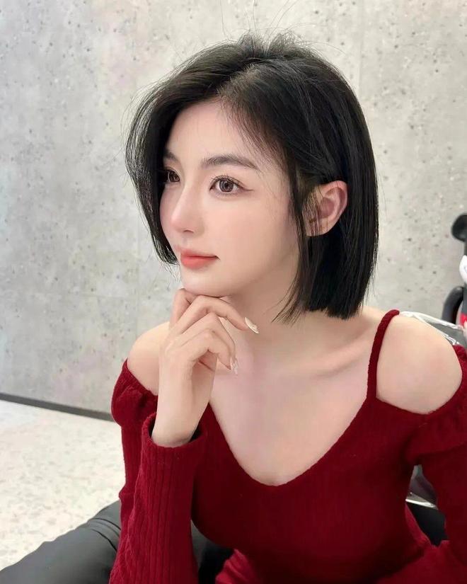 短发烫卷发型_短发烫发型图片_齐脖短发烫发教程