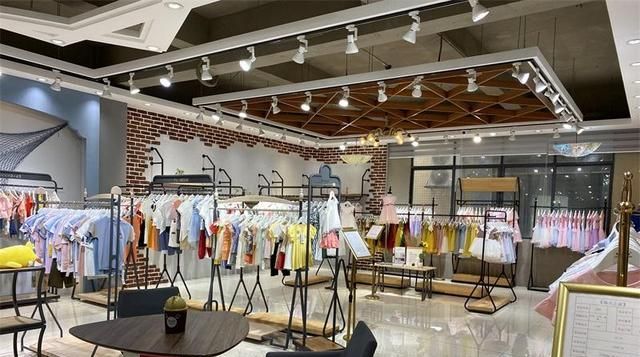 时尚服装店_服装店生意火爆秘诀_服装店销售技巧