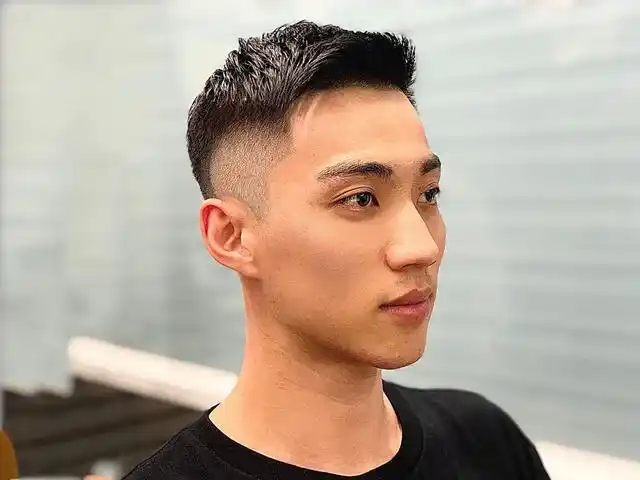 男士寸头发型_男生发型名称图片_男士偏分刻痕发型
