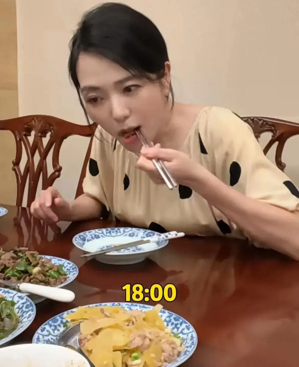 杨乐乐回应独自手术汪涵未陪同_杨乐乐特种兵式日程_汪涵妻子生活差距