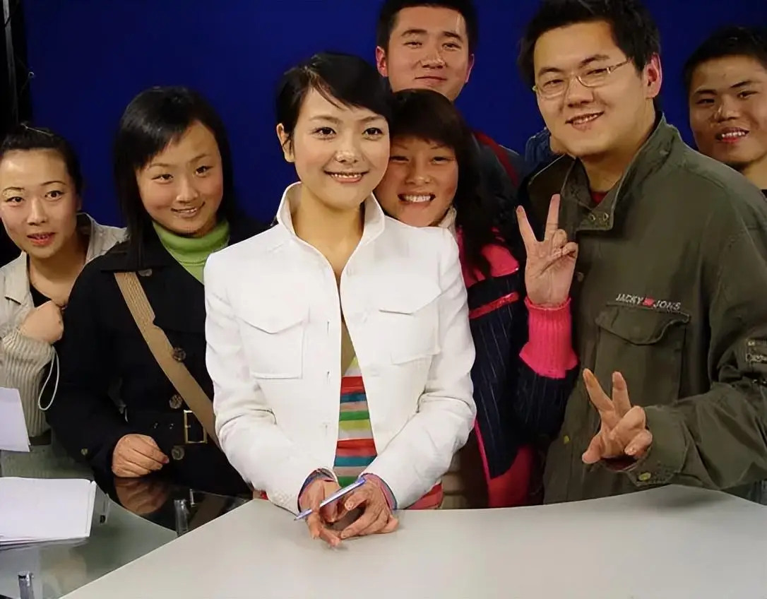 杨乐乐主持生涯发展历程_杨乐乐汪涵婚姻经历_杨乐乐回应独自手术汪涵未陪同