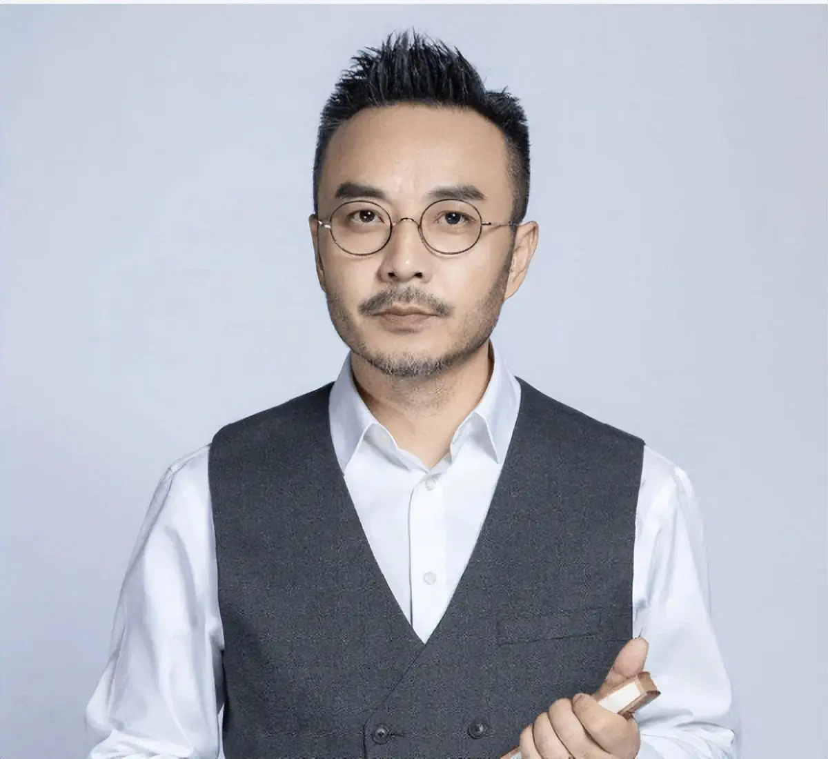 杨乐乐主持生涯发展历程_杨乐乐回应独自手术汪涵未陪同_杨乐乐汪涵婚姻经历