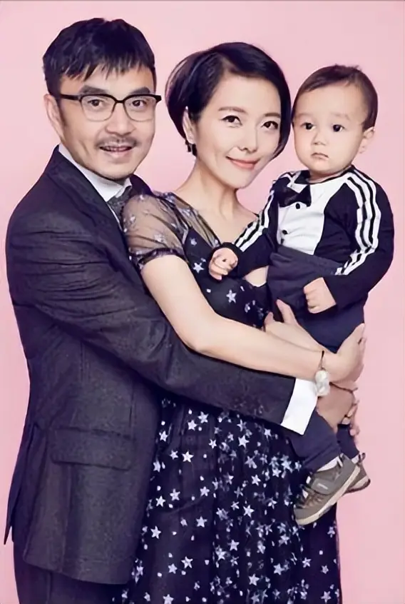 杨乐乐主持生涯发展历程_杨乐乐回应独自手术汪涵未陪同_杨乐乐汪涵婚姻经历