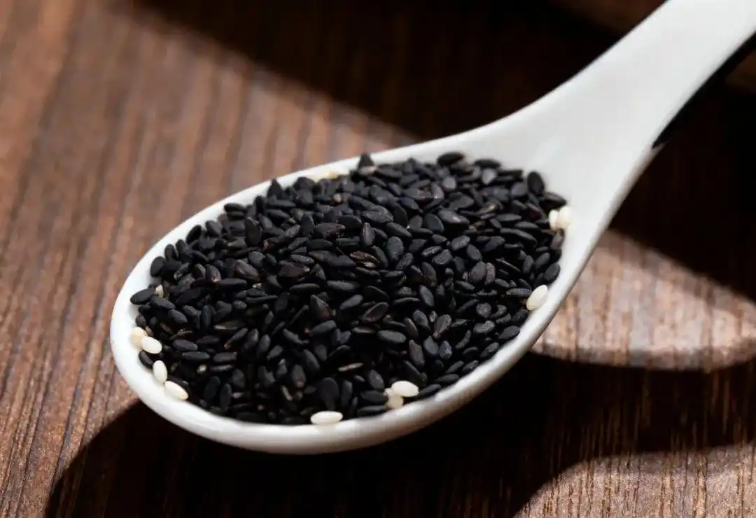 寒露过后建议“洋葱穿衣法”_秋冻的正确做法和禁忌部位_寒露节气养生注意事项