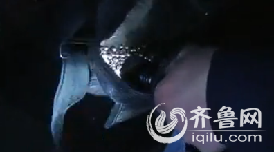 在抓捕现场,民警发现了大量的弹弓钢珠