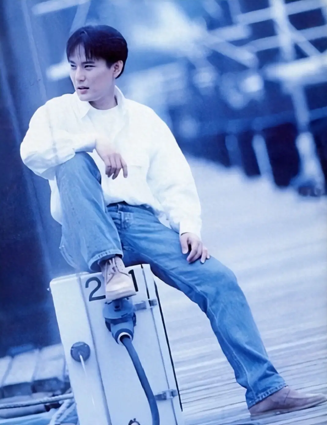 张信哲朱小妹照片_张信哲情歌王子代表作_张信哲音乐之路发展历程