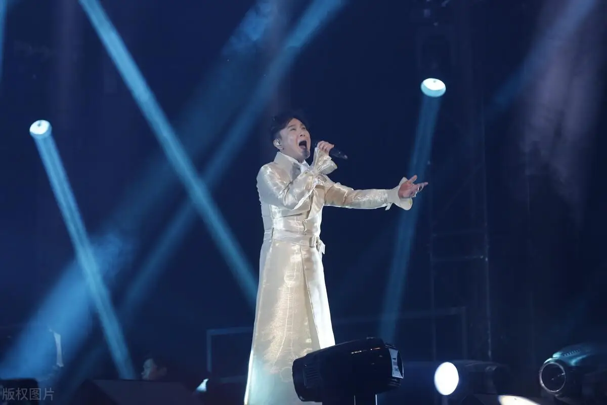 张信哲情歌教主爱情故事_张信哲感情经历_张信哲朱小妹照片