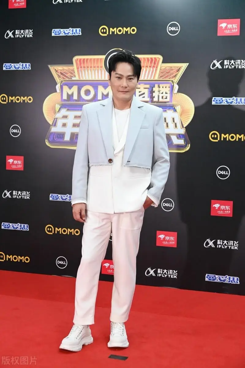 张信哲情歌教主爱情故事_张信哲感情经历_张信哲朱小妹照片