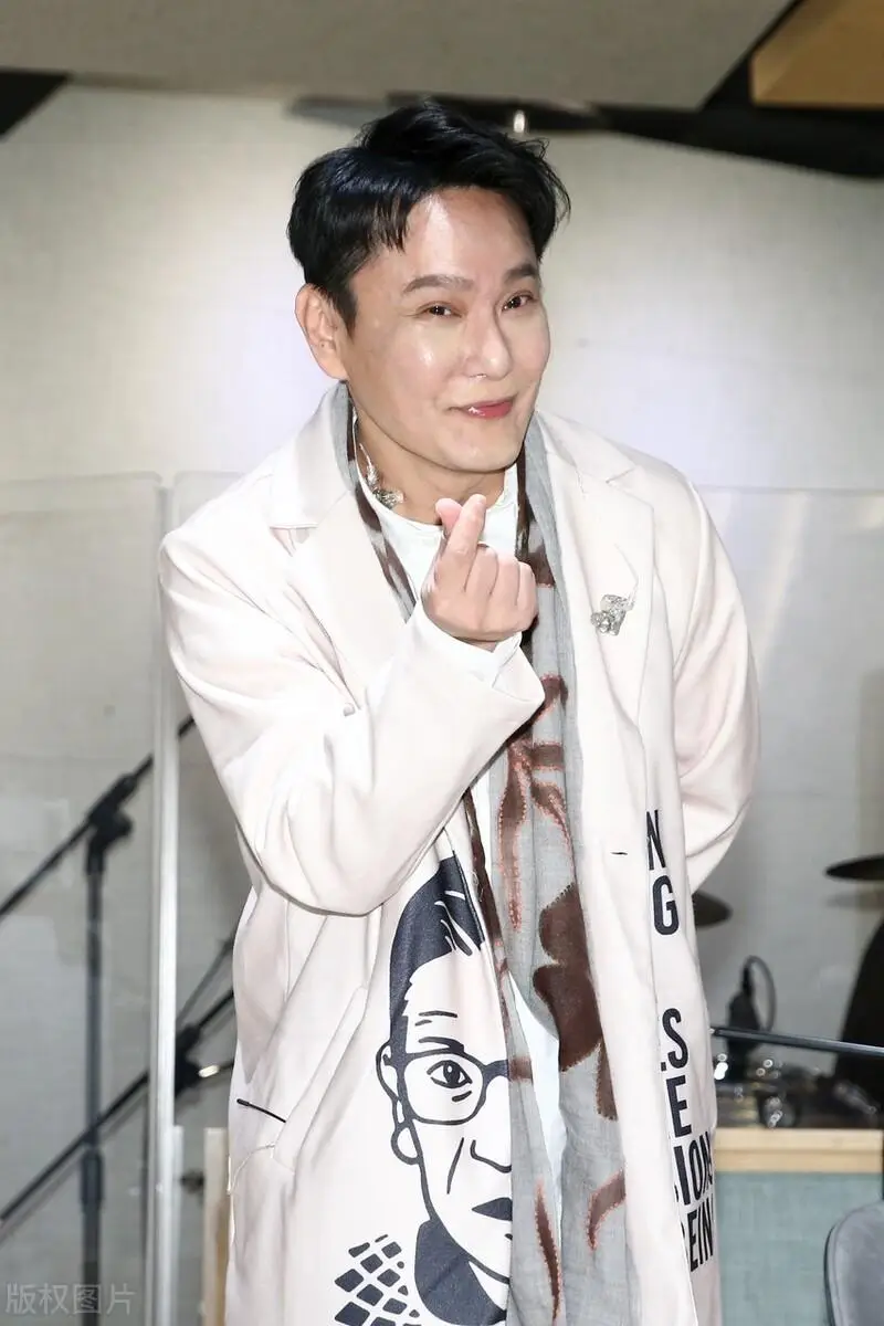 张信哲情歌教主爱情故事_张信哲感情经历_张信哲朱小妹照片